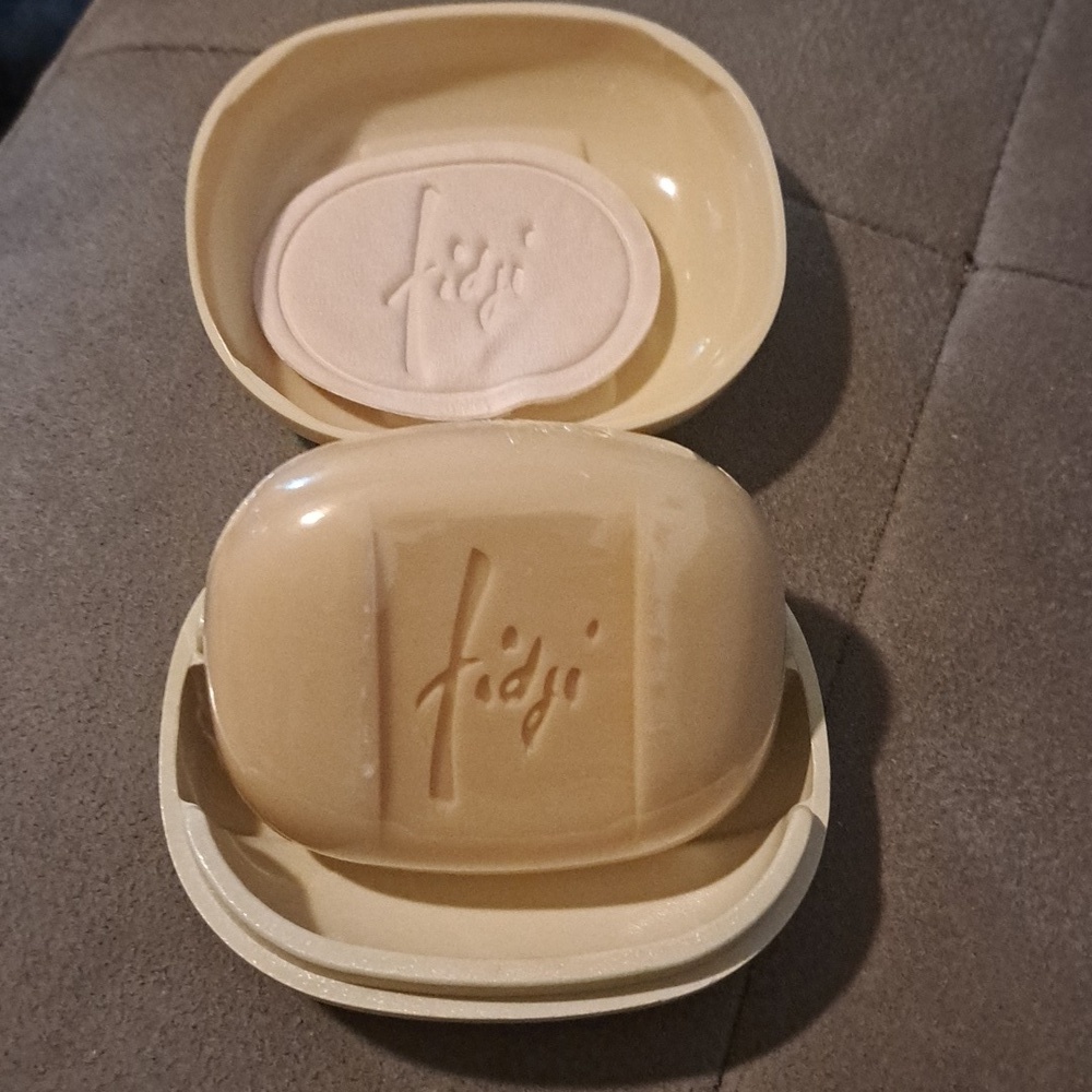 Guy Laroche Fidji Soap - Picture 3 of 5